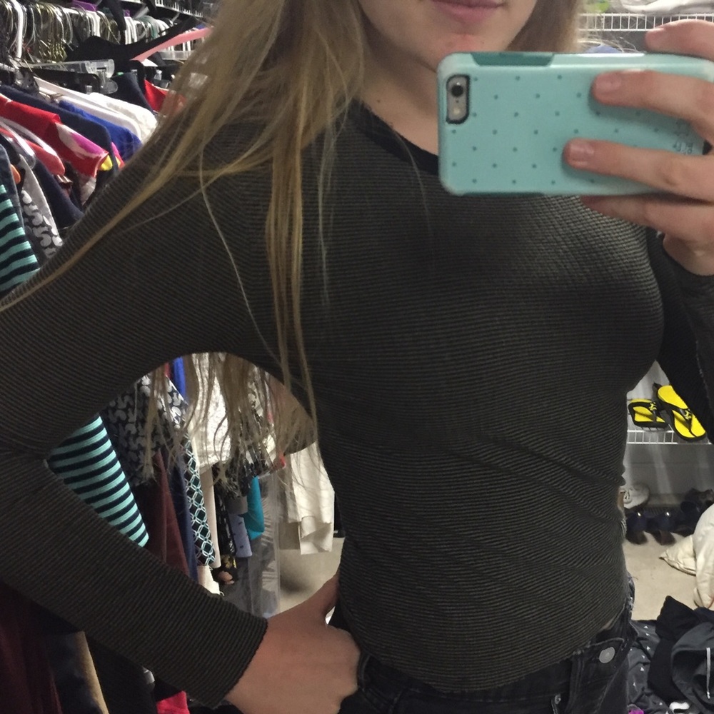 BLACK AND OLIVE TIGHT LONG SLEEVE SHIRT